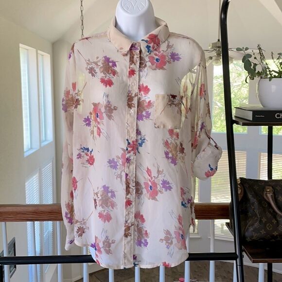 American Rag Tops - 𝅺AMERICAN RAG Roll-tab Floral Button down Size M